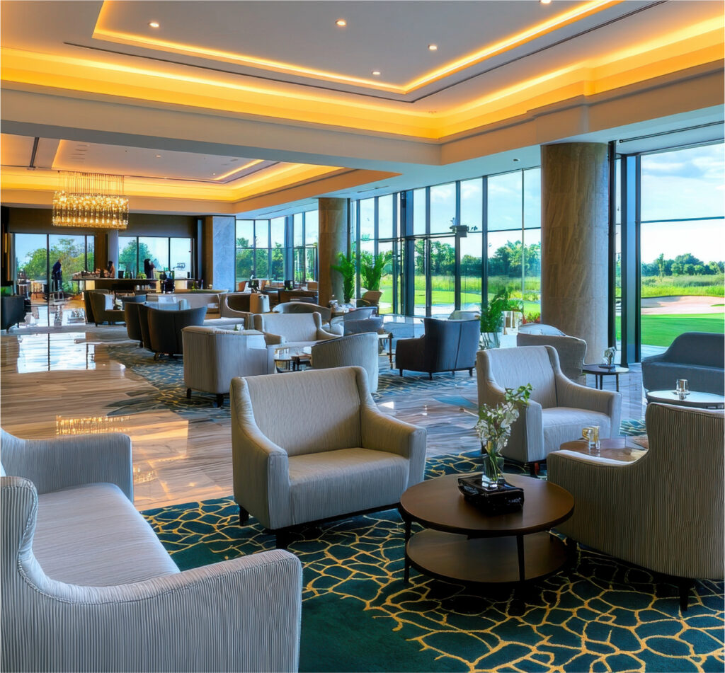 石造り浴場と2階レストランを備えた格調高いクラブハウス内観